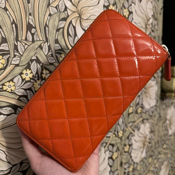 AUTHENTIC CHANEL Coral Orange Matelasse Patent Interlocking C CC Quilted Wallet - Picture 4 of 16
